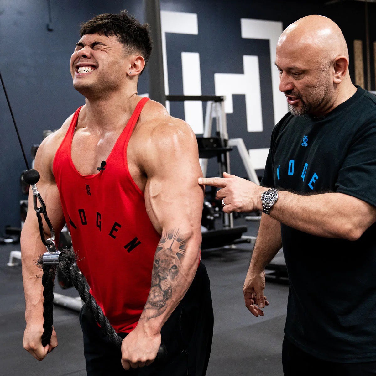 FST7 Tip: Krijg grote armen met triceps-extensions.
